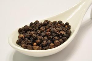 Kor. Čierne celé 500g fólia Amerex - or. Cesnak granulovaný 720g dóza Mäspoma