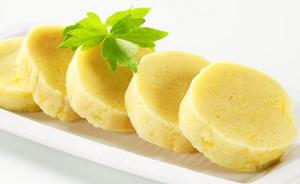 Knedľa zemiaková varená krájaná 12x500g - nedle zem.tvarohové s lieskoorieškovou náplňou 1kg Mišove maškrty